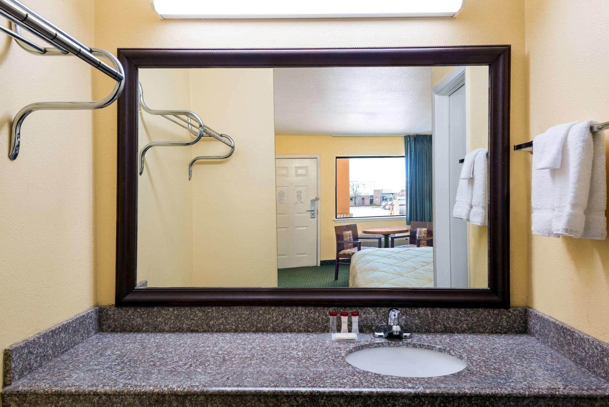 Ramada By Wyndham San Antonio Near Seaworld - Lackland Afb Extérieur photo