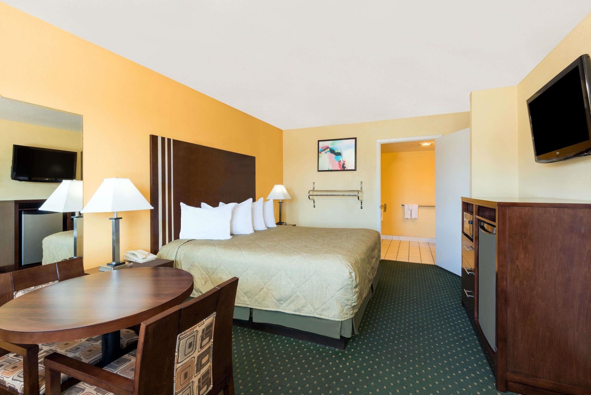 Ramada By Wyndham San Antonio Near Seaworld - Lackland Afb Extérieur photo
