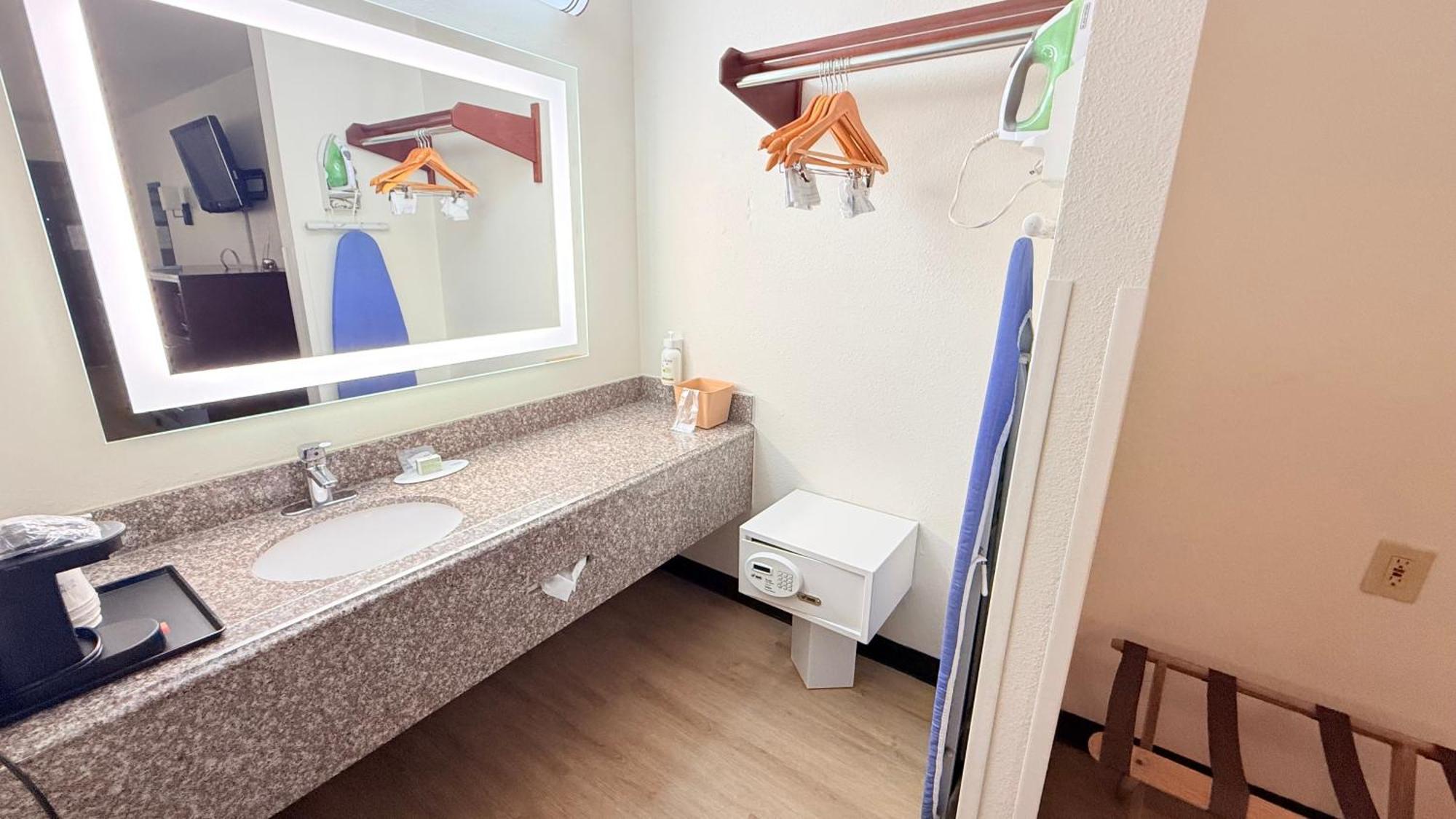 Ramada By Wyndham San Antonio Near Seaworld - Lackland Afb Extérieur photo